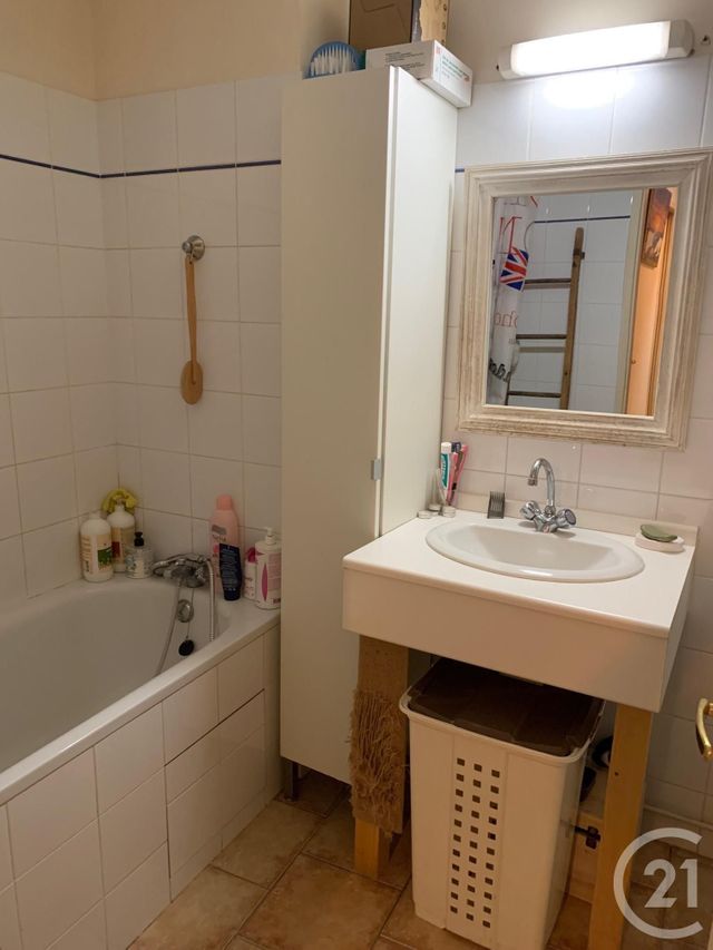 Afficher la photo en grand Appartement Duplex à louer - 2 pièces - 62.35 m2 - BEAUCAIRE - 30 - LANGUEDOC-ROUSSILLON - Century 21 Beven Immobilier
