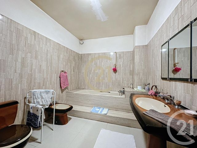 maison à vendre - 9 pièces - 281.0 m2 - REMOULINS - 30 - LANGUEDOC-ROUSSILLON - Century 21 Beven Immobilier