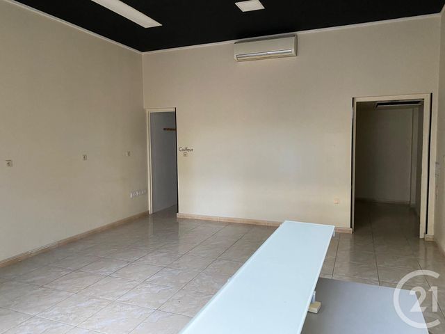 commerce à louer - 50.0 m2 - REMOULINS - 30 - LANGUEDOC-ROUSSILLON - Century 21 Beven Immobilier