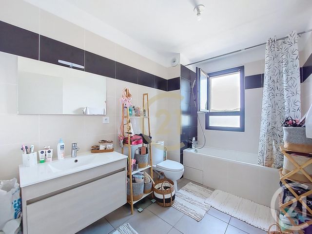 Afficher la photo en grand Appartement F3 à louer - 4 pièces - 61.62 m2 - LES ANGLES - 30 - LANGUEDOC-ROUSSILLON - Century 21 Beven Immobilier