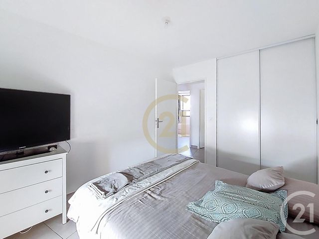 Afficher la photo en grand Appartement F3 à louer - 4 pièces - 61.62 m2 - LES ANGLES - 30 - LANGUEDOC-ROUSSILLON - Century 21 Beven Immobilier
