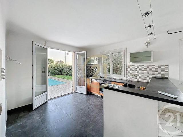 maison à vendre - 6 pièces - 130.65 m2 - REMOULINS - 30 - LANGUEDOC-ROUSSILLON - Century 21 Beven Immobilier