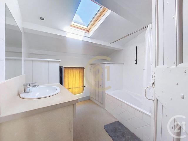 Appartement à louer - 4 pièces - 65.39 m2 - UZES - 30 - LANGUEDOC-ROUSSILLON - Century 21 Beven Immobilier