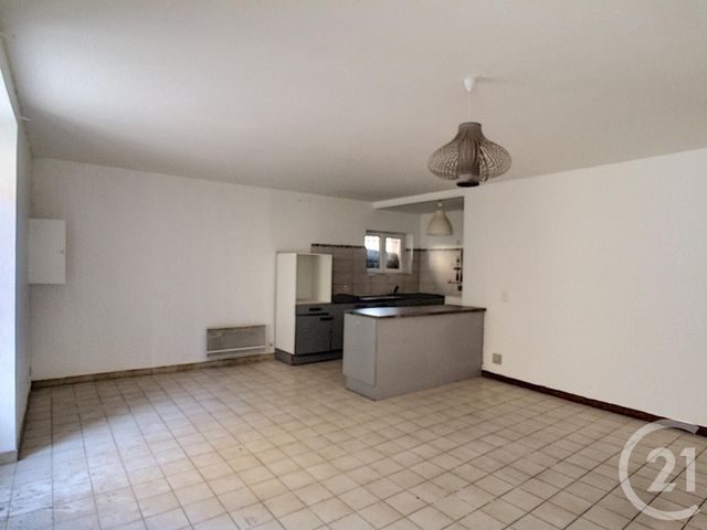 Appartement F3 à louer - 3 pièces - 63.2 m2 - REMOULINS - 30 - LANGUEDOC-ROUSSILLON - Century 21 Beven Immobilier