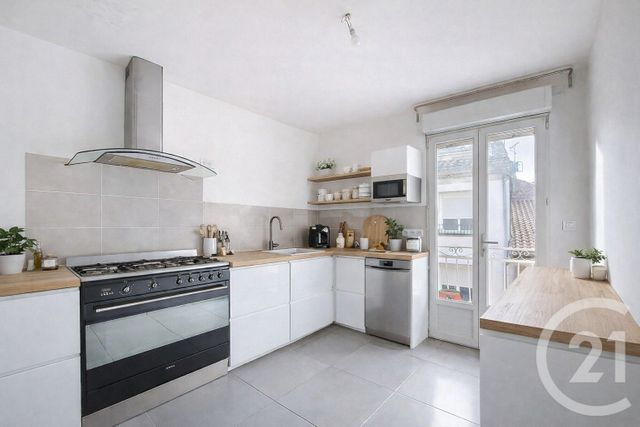 Appartement F3 à louer - 3 pièces - 86.92 m2 - REMOULINS - 30 - LANGUEDOC-ROUSSILLON - Century 21 Beven Immobilier