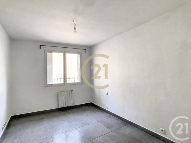 Appartement F3 à louer - 3 pièces - 86.92 m2 - REMOULINS - 30 - LANGUEDOC-ROUSSILLON - Century 21 Beven Immobilier