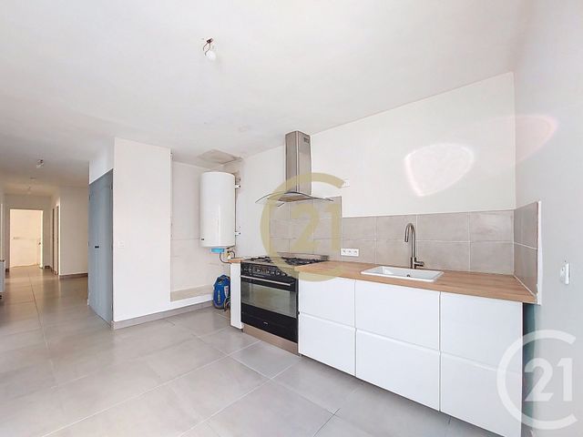 Appartement F3 à louer - 3 pièces - 86.92 m2 - REMOULINS - 30 - LANGUEDOC-ROUSSILLON - Century 21 Beven Immobilier