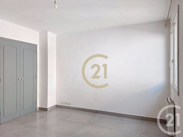 Appartement F3 à louer - 3 pièces - 86.92 m2 - REMOULINS - 30 - LANGUEDOC-ROUSSILLON - Century 21 Beven Immobilier