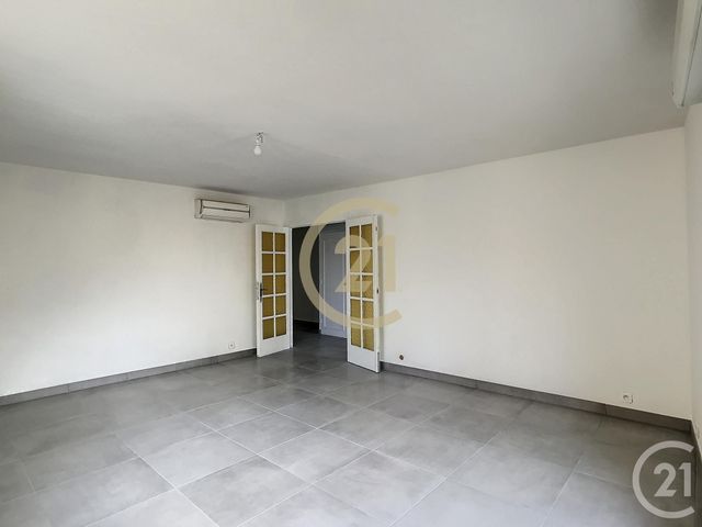 Appartement F3 à louer - 3 pièces - 86.92 m2 - REMOULINS - 30 - LANGUEDOC-ROUSSILLON - Century 21 Beven Immobilier