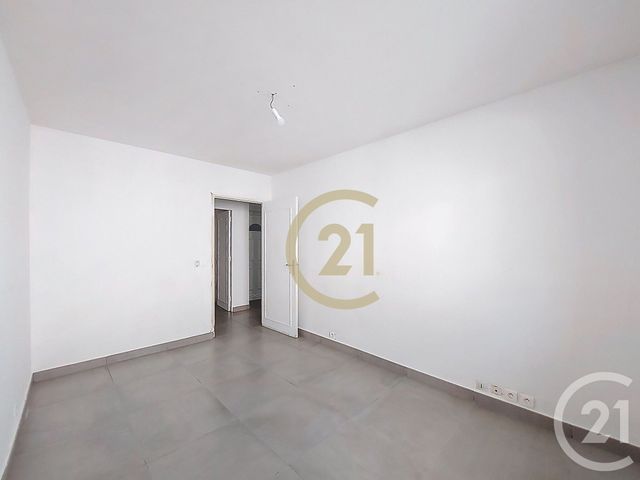 Appartement F3 à louer - 3 pièces - 86.92 m2 - REMOULINS - 30 - LANGUEDOC-ROUSSILLON - Century 21 Beven Immobilier