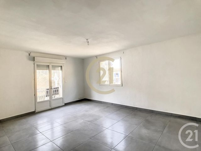 Appartement F3 à louer - 3 pièces - 86.92 m2 - REMOULINS - 30 - LANGUEDOC-ROUSSILLON - Century 21 Beven Immobilier
