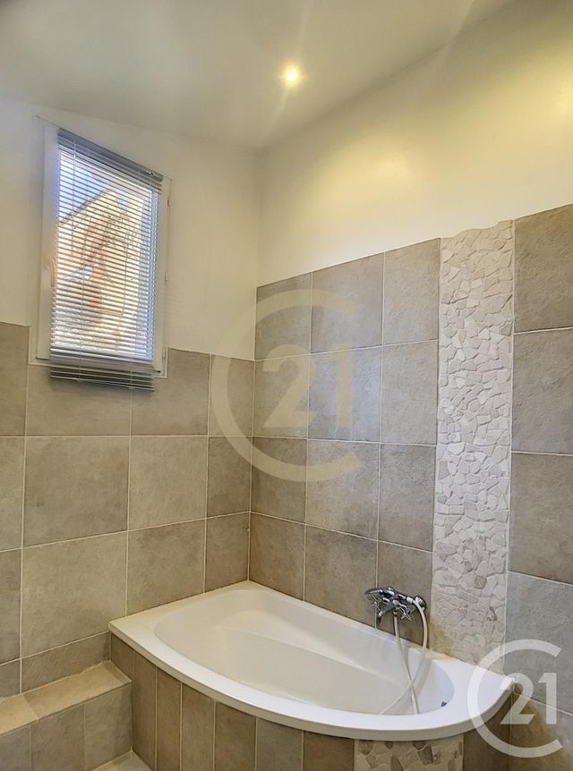 Appartement F2 à louer - 2 pièces - 46.13 m2 - ARAMON - 30 - LANGUEDOC-ROUSSILLON - Century 21 Beven Immobilier