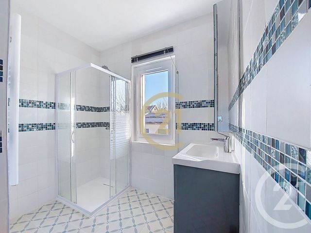 Appartement F3 à louer - 3 pièces - 61.2 m2 - REMOULINS - 30 - LANGUEDOC-ROUSSILLON - Century 21 Beven Immobilier