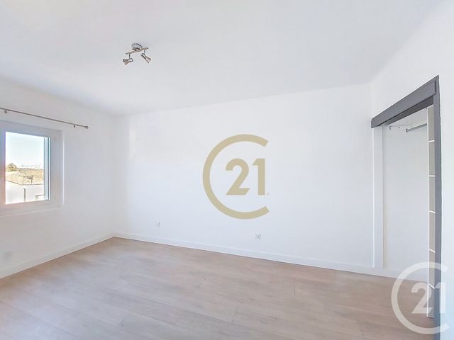 Appartement F3 à louer - 3 pièces - 61.2 m2 - REMOULINS - 30 - LANGUEDOC-ROUSSILLON - Century 21 Beven Immobilier