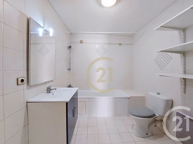 Appartement F3 à louer - 3 pièces - 63.39 m2 - REMOULINS - 30 - LANGUEDOC-ROUSSILLON - Century 21 Beven Immobilier