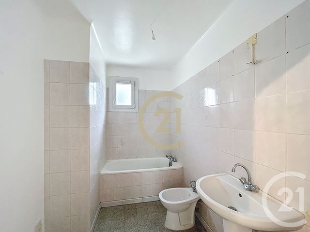 Appartement F3 à vendre - 3 pièces - 55.85 m2 - NIMES - 30 - LANGUEDOC-ROUSSILLON - Century 21 Beven Immobilier
