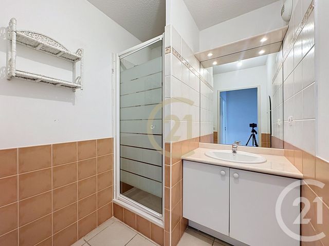 Appartement F3 à vendre - 3 pièces - 70.0 m2 - UZES - 30 - LANGUEDOC-ROUSSILLON - Century 21 Beven Immobilier