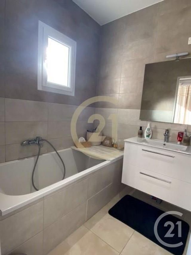 maison à louer - 4 pièces - 95.47 m2 - REMOULINS - 30 - LANGUEDOC-ROUSSILLON - Century 21 Beven Immobilier