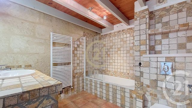 Appartement F4 à louer - 4 pièces - 105.43 m2 - REMOULINS - 30 - LANGUEDOC-ROUSSILLON - Century 21 Beven Immobilier