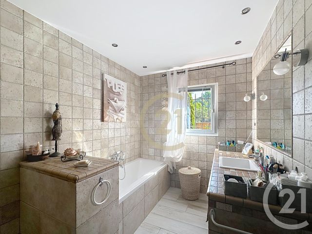 maison à vendre - 5 pièces - 138.51 m2 - REMOULINS - 30 - LANGUEDOC-ROUSSILLON - Century 21 Beven Immobilier