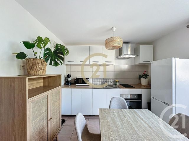 Appartement F3 à louer - 3 pièces - 45.99 m2 - REMOULINS - 30 - LANGUEDOC-ROUSSILLON - Century 21 Beven Immobilier