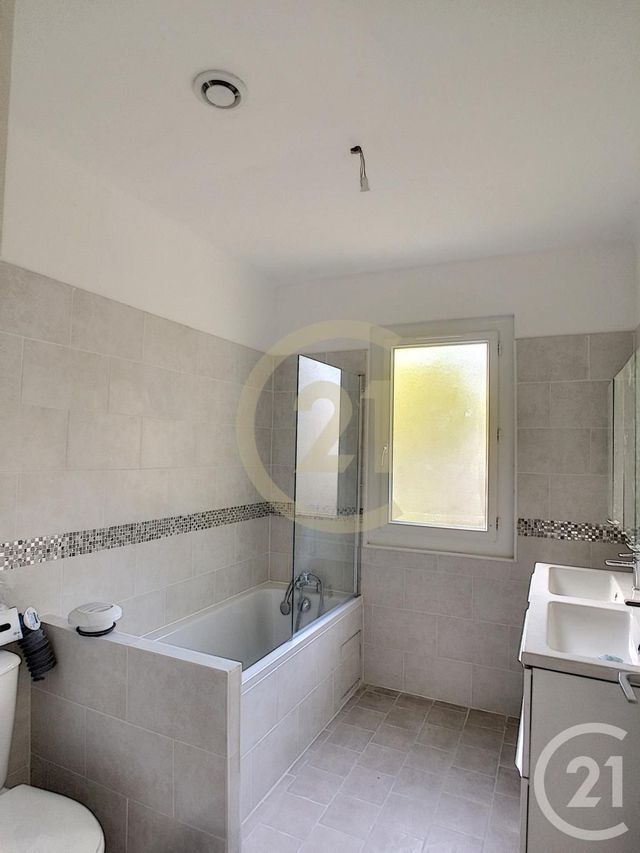 maison à louer - 3 pièces - 63.9 m2 - REMOULINS - 30 - LANGUEDOC-ROUSSILLON - Century 21 Beven Immobilier
