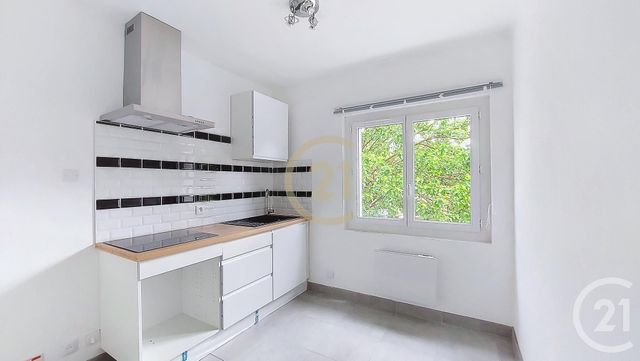Appartement F3 à louer - 3 pièces - 63.1 m2 - REMOULINS - 30 - LANGUEDOC-ROUSSILLON - Century 21 Beven Immobilier