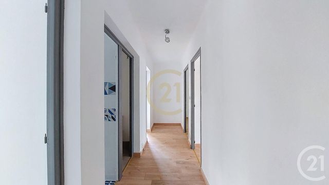 Appartement F3 à louer - 3 pièces - 63.1 m2 - REMOULINS - 30 - LANGUEDOC-ROUSSILLON - Century 21 Beven Immobilier