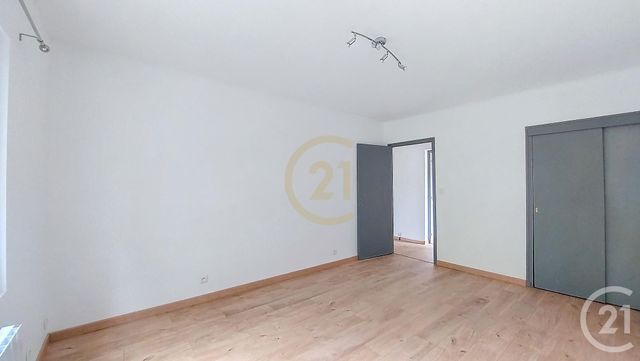 Appartement F3 à louer - 3 pièces - 63.1 m2 - REMOULINS - 30 - LANGUEDOC-ROUSSILLON - Century 21 Beven Immobilier