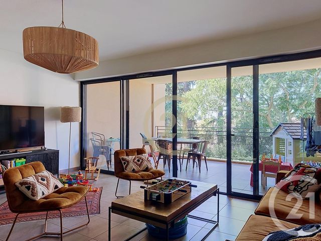 Appartement F3 à louer - 3 pièces - 87.49 m2 - UZES - 30 - LANGUEDOC-ROUSSILLON - Century 21 Beven Immobilier