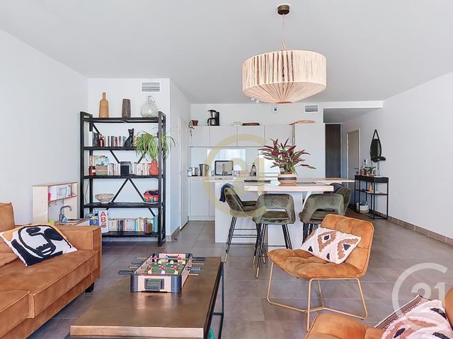 Appartement F3 à louer - 3 pièces - 87.49 m2 - UZES - 30 - LANGUEDOC-ROUSSILLON - Century 21 Beven Immobilier