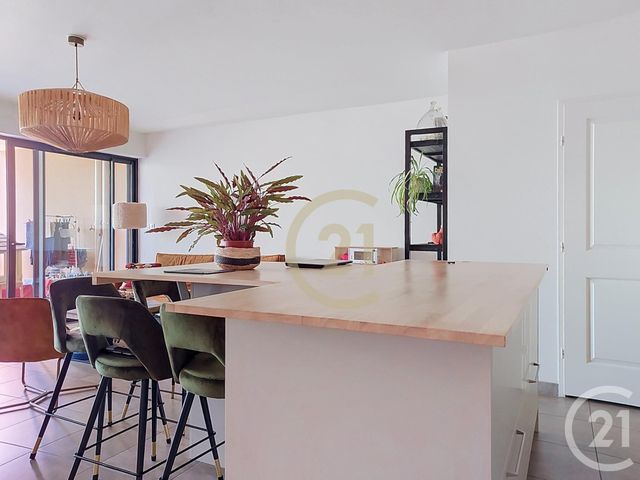 Appartement F3 à louer - 3 pièces - 87.49 m2 - UZES - 30 - LANGUEDOC-ROUSSILLON - Century 21 Beven Immobilier